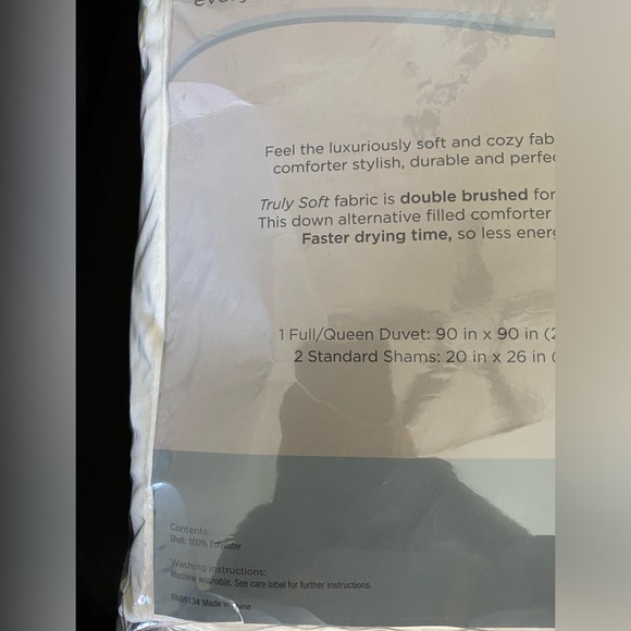 Duvet cover(comforter NOT included) queen size - Picture 4 of 4